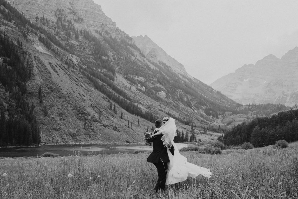 Jordan Brannock Photography - Slider 01 Beautiful couple surrounded by nature.
