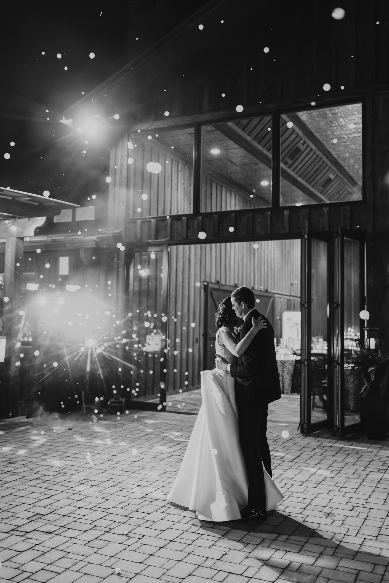 03-NightTimeDance-JordanBrannock-WeddingPhotography-NorthCarolina