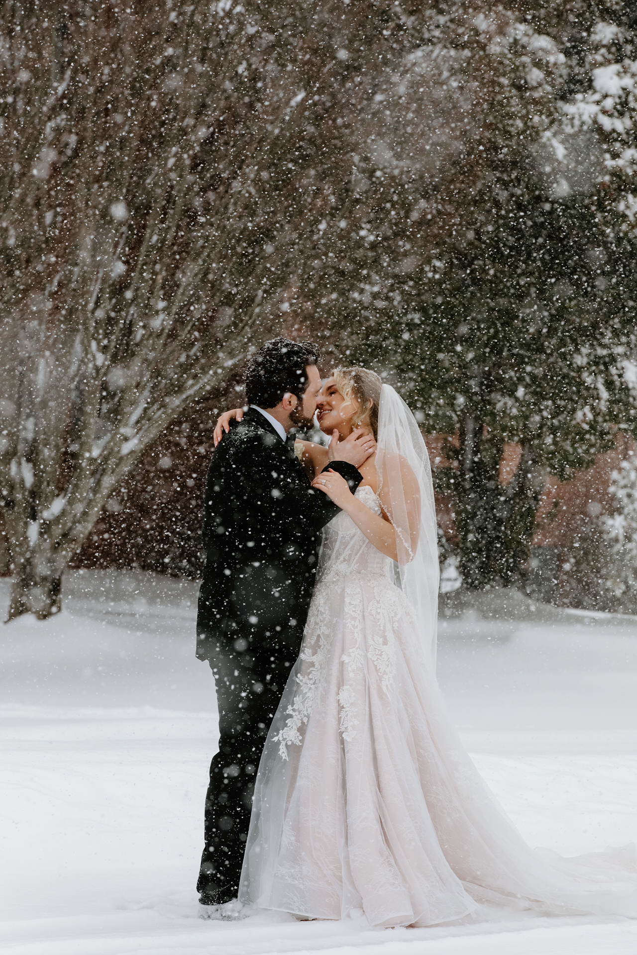 03-OutdoorPhotography-WinterWedding-JordanBrannock-SnowyWeddingPhotography